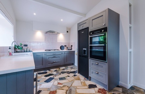 Cwm Dyserth House | Incredible Snowdonia views from luxury retreat w/hot tub & games room
