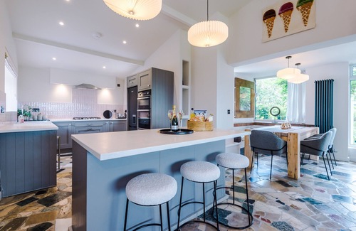Cwm Dyserth House | Incredible Snowdonia views from luxury retreat w/hot tub & games room