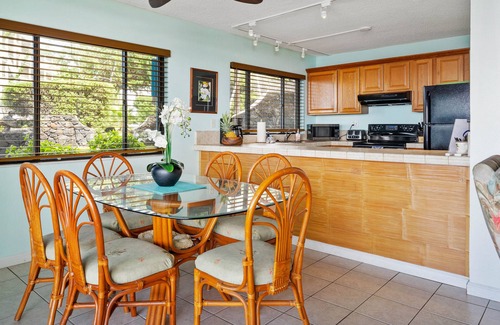 Historic Kailua Village Condo | Incredible & Spacious Oceanfront Condo 🏝️ Walking Distance to Beach and Town!🩴 Kona Reef D-8