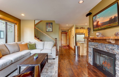 Sunriver House | Incredible Sunriver Retreat, Pet Friendly, Next to Pool and Golf Course, Hot Tub, BBQ