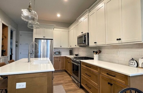 Henrico House | 💥Incredible Sunset Views💥New Build💥Large Boathouse!💥Kayaks & More Included!