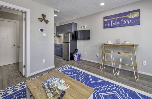 North Shore Condo | Incredible Sunsets & Boat Slip Included!