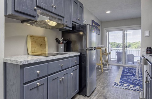 North Shore Condo | Incredible Sunsets & Boat Slip Included!