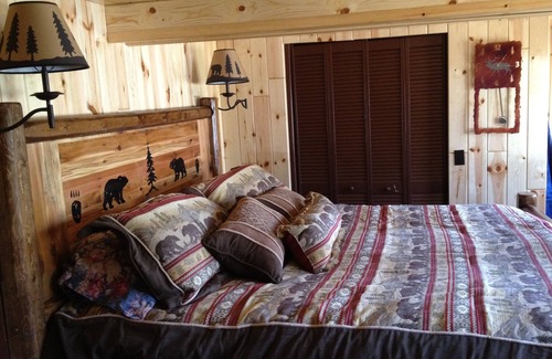 Rose City Cabin | Incredible sunsets over pristine Loon Lake