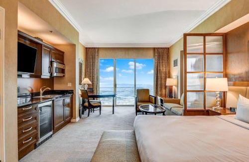 Las Vegas Apartment | Incredible Topgolf Pool Views MAIN