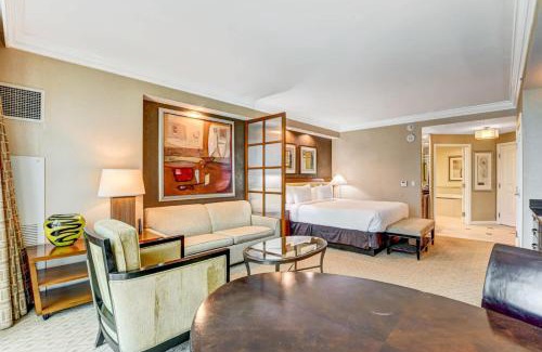 Las Vegas Apartment | Incredible Topgolf Pool Views MAIN