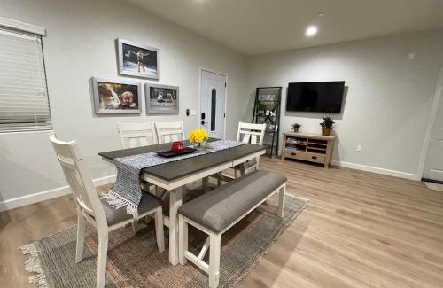 Midway City House | Incredible Value for 12 guests, New 3BR Home by Disneyland, Knott's, Beach
