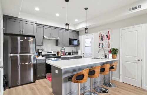 Midway City House | Incredible Value for 12 guests, New 3BR Home by Disneyland, Knott's, Beach