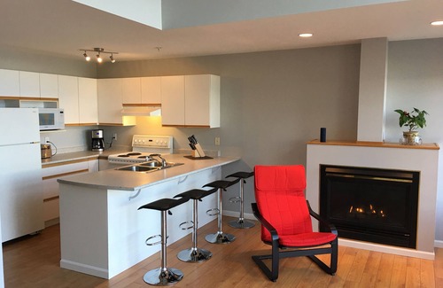 Campbell River Condo | Incredible Views, Day and Harbour lit Nights