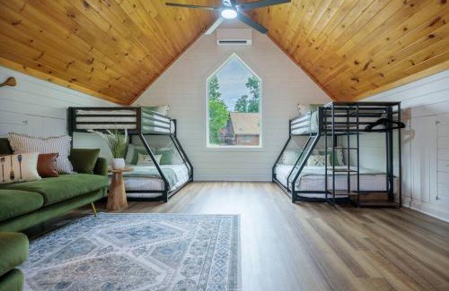 Sevierville House | Incredible Views l Family Friendly I Pool - Hot Tub