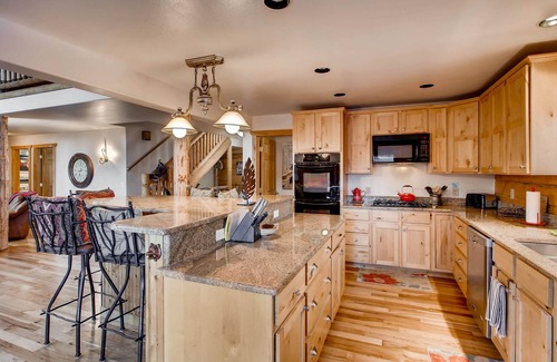 Fairplay Cabin | Incredible Views, Luxury Home w/Hot Tub, Fireplace, Pool Table - The Timbers at Glacier Ridge
