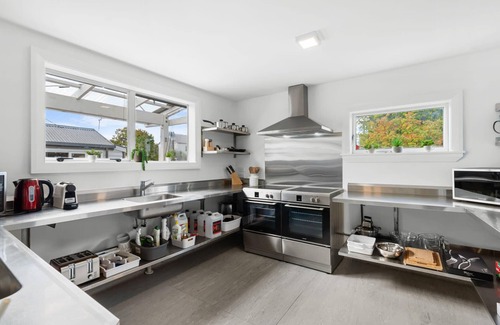 Merivale Villa | Incredible Villa On Bealey Ave - Sleeps Up To 33