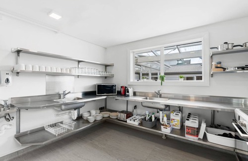Merivale Villa | Incredible Villa On Bealey Ave - Sleeps Up To 33