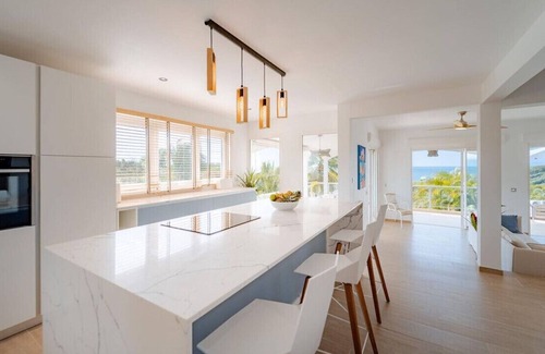 Le Gosier Villa | Incredible villa with sea view, beach 2mins away, infinity pool, 10 people