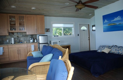 Staniel Cay Cottage | Incredible water views/sunsets.includes golf cart!
