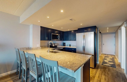 North Ocean City Condo | Incredibly Convenient Beach Condo w/Balcony, W/D, A/C, Shared Pools, Gym, Tennis