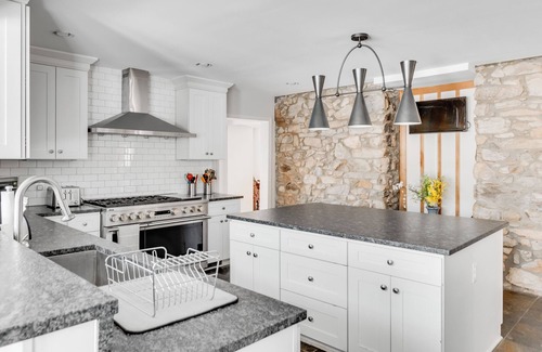 Lakeview House | Incredibly Spacious 4BR Getaway