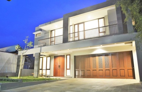 Bandung Villa | Indah 1 Golf Villa 4 bedroom with a private pool