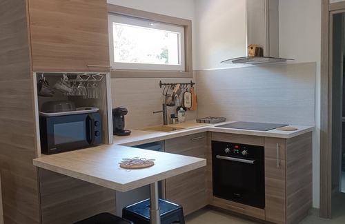 Saint-Martin-de-Londres Apartment | Independent apartment - Air conditioning - Swimming pool - Jacuzzi