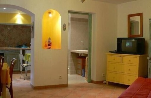 Tourrettes-sur-Loup Apartment | Independence, peace and comfort, swimming pool Mediterranean garden