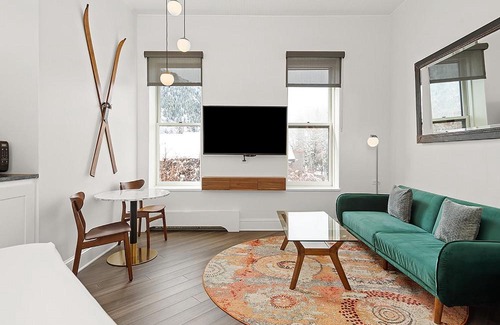 Downtown Hotel | Independence Square 202, Hotel Room Over-looking the Mall and Aspen Mountain