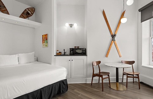 Downtown Hotel | Independence Square 202, Hotel Room Over-looking the Mall and Aspen Mountain