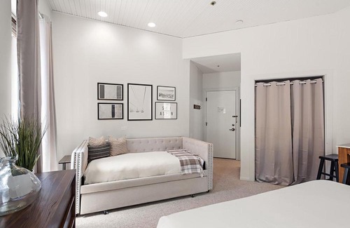 Downtown Hotel | Independence Square 211, Chic Hotel Room with Mountain Views, A/C, & Rooftop Hot Tub