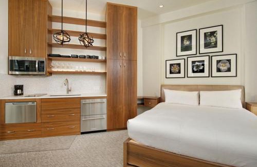 Downtown Hotel | Independence Square 212, Studio with Beautiful Finishes. A+ Location in Downtown Aspen