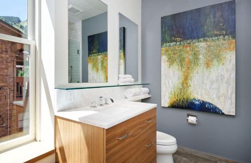 Downtown Hotel | Independence Square 212, Studio with Beautiful Finishes. A+ Location in Downtown Aspen