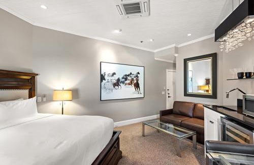 Downtown Hotel | Independence Square 302, Top Floor Stylish Hotel Room with Wet Bar, A/C, in Downtown Aspen