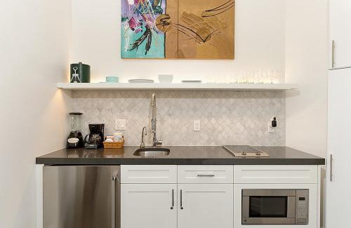 Downtown Hotel | Independence Square 310, Chic, Remodeled Studio w/Great Location in Aspen, A/C, & Kitchenette