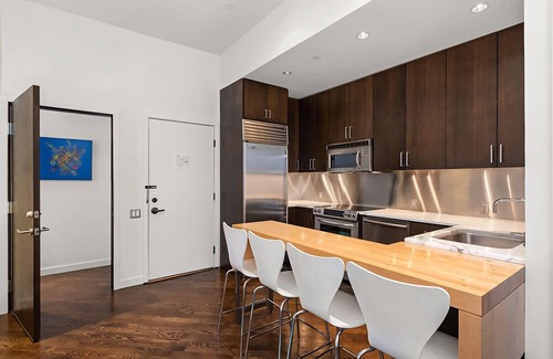 Downtown Hotel | Independence Square Lodge by Frias