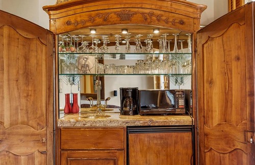 Downtown Hotel | Independence Square Unit 306, Hotel Room with Large Sitting Area & Wet Bar