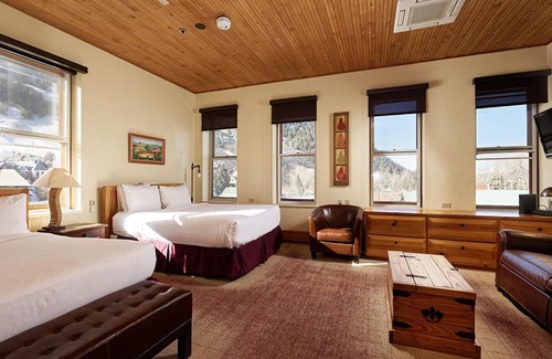Downtown Hotel | Independence Square Unit 313, Downtown Hotel Room in Aspen with Rooftop Hot Tub