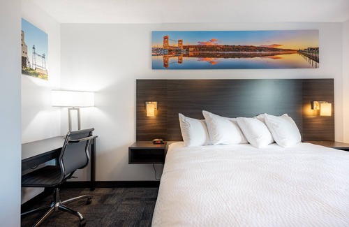 Houghton Hotel | Independence Stay