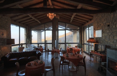 Pellegrino Parmense Other | Independent accommodations for groups of 10 to 20 people with Common Kitchen and Pool