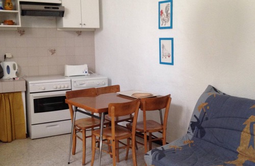 Montpeyroux Apartment | Independent apartment in a village house.