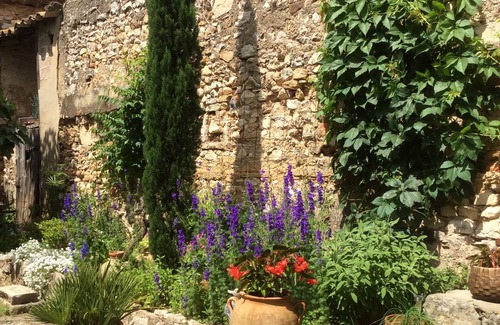 Montpeyroux Apartment | Independent apartment in a village house.