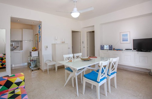 Donnalucata Apartment | Independent apartment by the sea, terrace, garden, seaview, WiFi, aircon, 5 pers