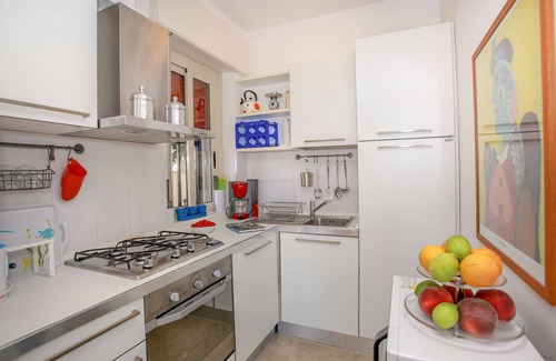 Donnalucata Apartment | Independent apartment by the sea, terrace, garden, seaview, WiFi, aircon, 5 pers