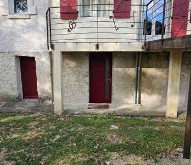 Chancelade Apartment | Independent apartment, quiet, forest and pool