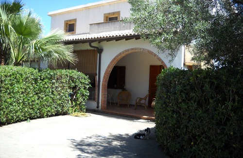 Augusta Villa | Independent Apartment in a Mediterranean style 's villa