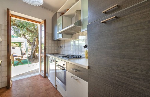 Sassari Villa | Independent Country Villa with Wi-Fi, Terrace & Garden