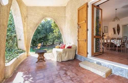 Sassari Villa | Independent Country Villa with Wi-Fi, Terrace & Garden