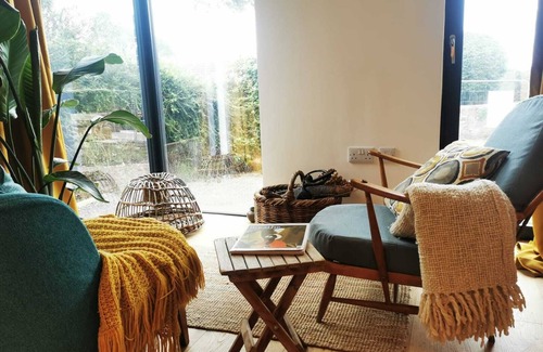 Lyme Regis Apartment | Independent Ensuite Room, Great Location + Parking