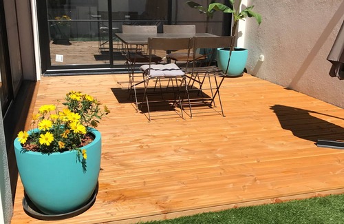 Castelnau-de-Guers House | Independent village house rental with courtyard, terrace and pool.