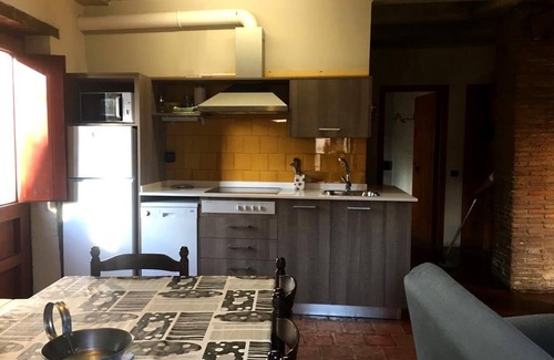 Pardines Cottage | Independent holiday cottage, garden and private barbeque. Pardines Valley.