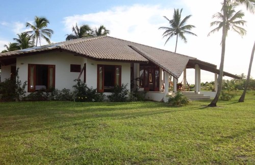 Santa Cruz Cabralia House | independent house in a private residence with pool and direct beach access