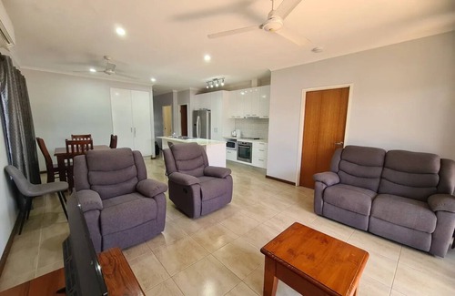 Berrimah House | independent private apartment.