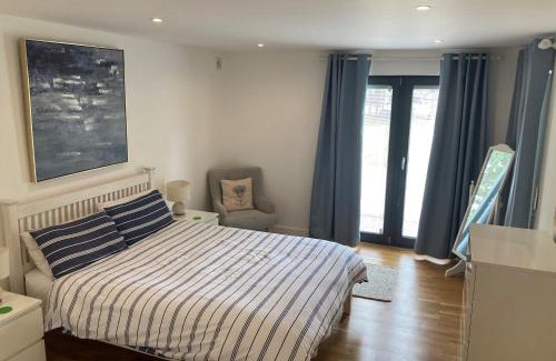 Broad Oak Apartment | Independent rural detached annexe with free private Parking